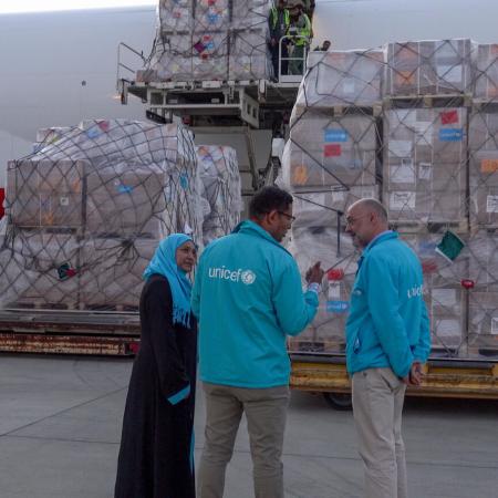 On 22 October, more than 80 tonnes of UNICEF medical supplies arrived today in Kabul as part of UNICEF’s earthquake relief response. 