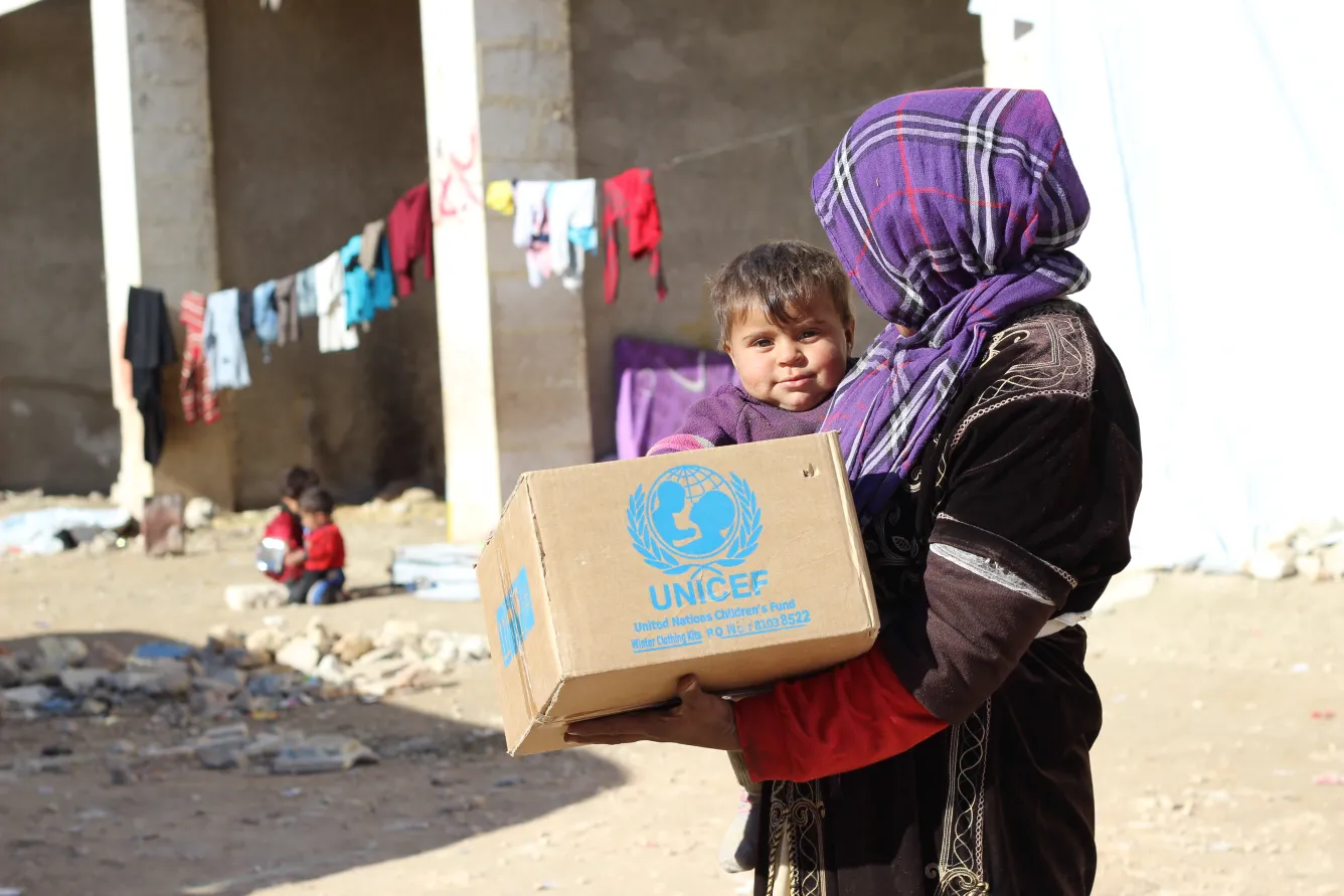 Families in Syria receive emergency supplies.
