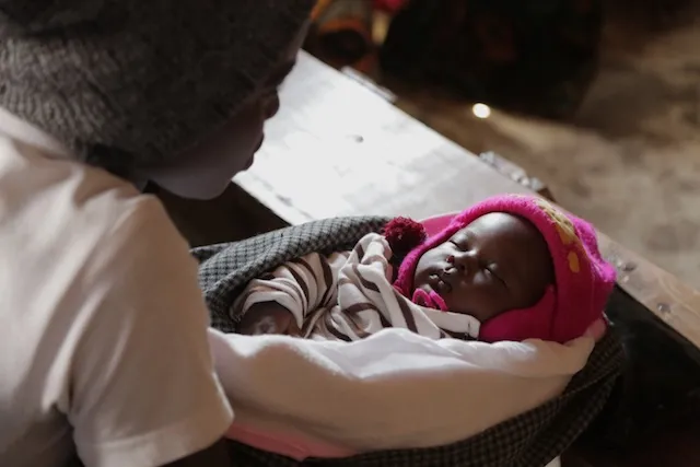 In Mbeya City in southern Tanzania, community health workers supported by UNICEF and partners run nutrition counseling sessions for pregnant and nursing mothers. Credit: © UNICEF/UN025822/Frison