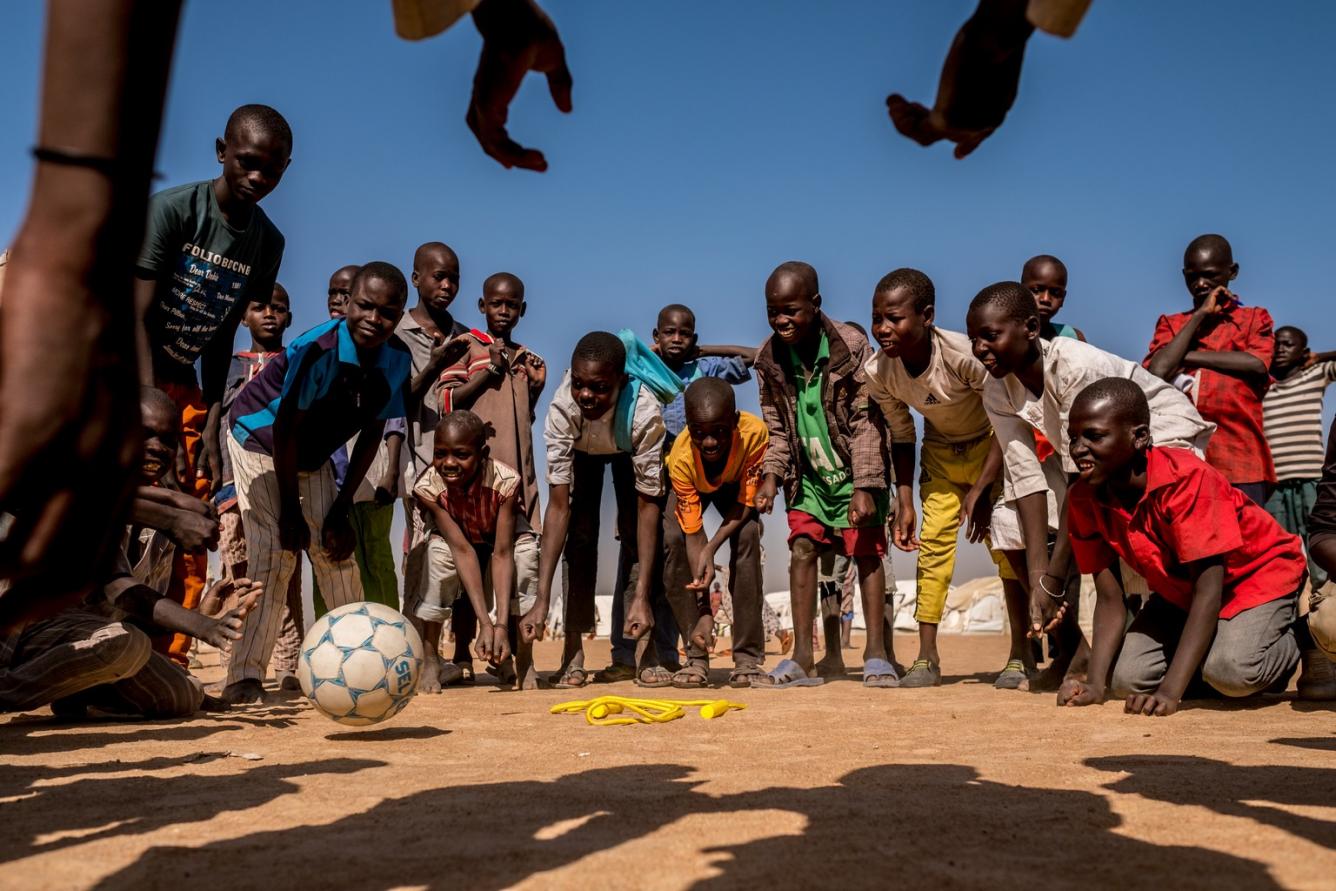 Des enfants jouent pendant la récréation à l’école au Nigéria