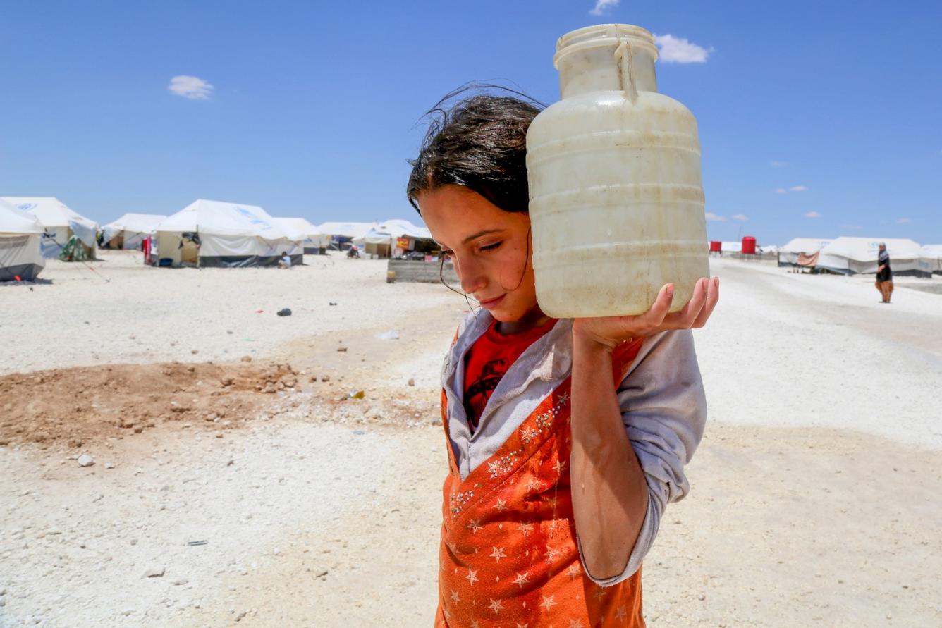 Horriya, âgée de 12 ans, au camp de fortune à Ain Issa, en République arabe syrienne
