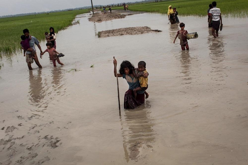 Myanmar-walking.jpg
