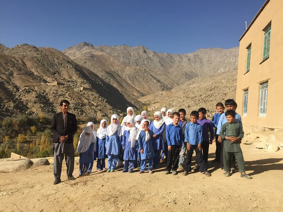 girls' and boys get an education in afghanistan