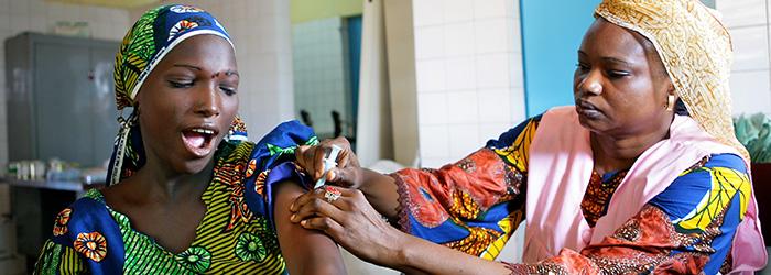 mother receiving tetanus vaccine