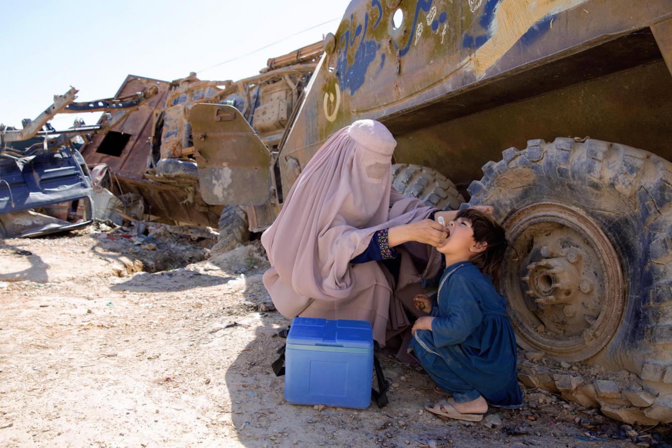 vaccinating a child for polio in Afghanistan