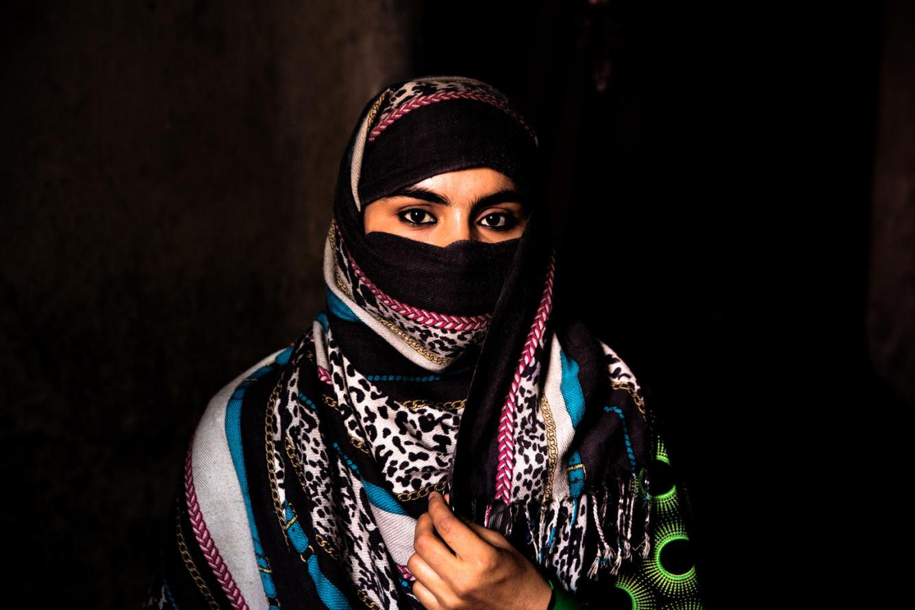female polio vaccinator in Afghanistan