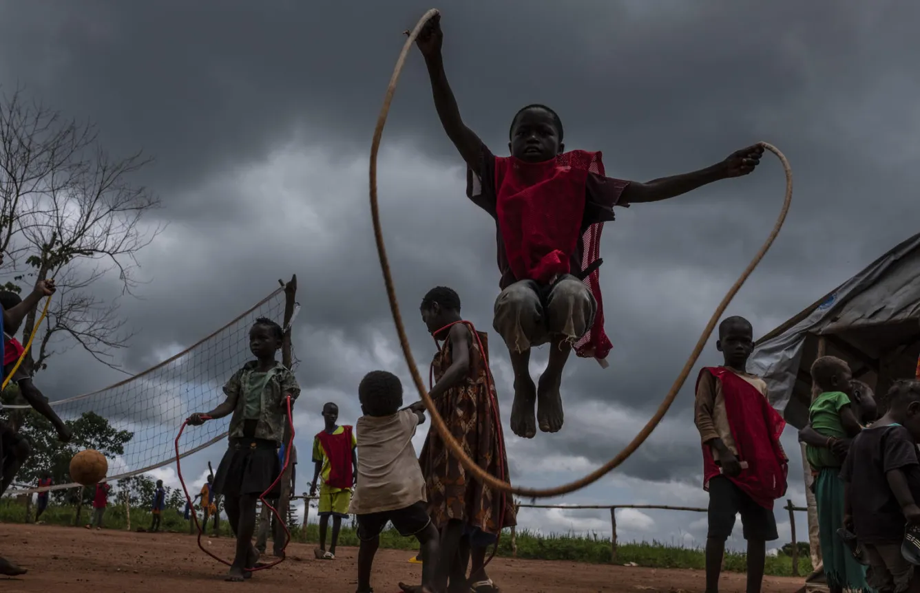 Des enfants déplacés dans un espace adapté aux enfants de l’UNICEF au camp de Sangaris, à Bambari, en République centrafricaine. 