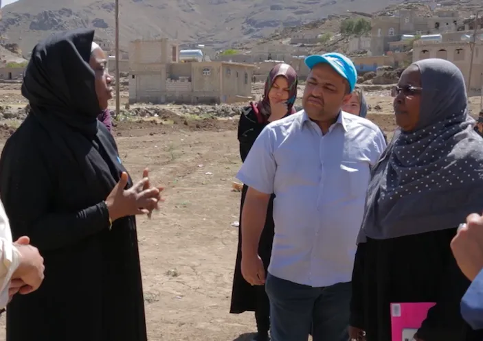 700w.Sara Beysolow Nyanti during her visit to the solar panel network project in Ibb, Yemen_0.png
