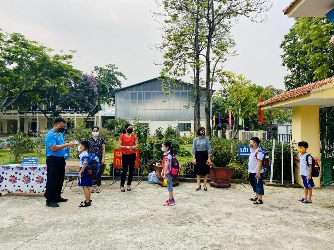 UNICEF-Viet-Nam-Back-to-school-UNI329516.jpg