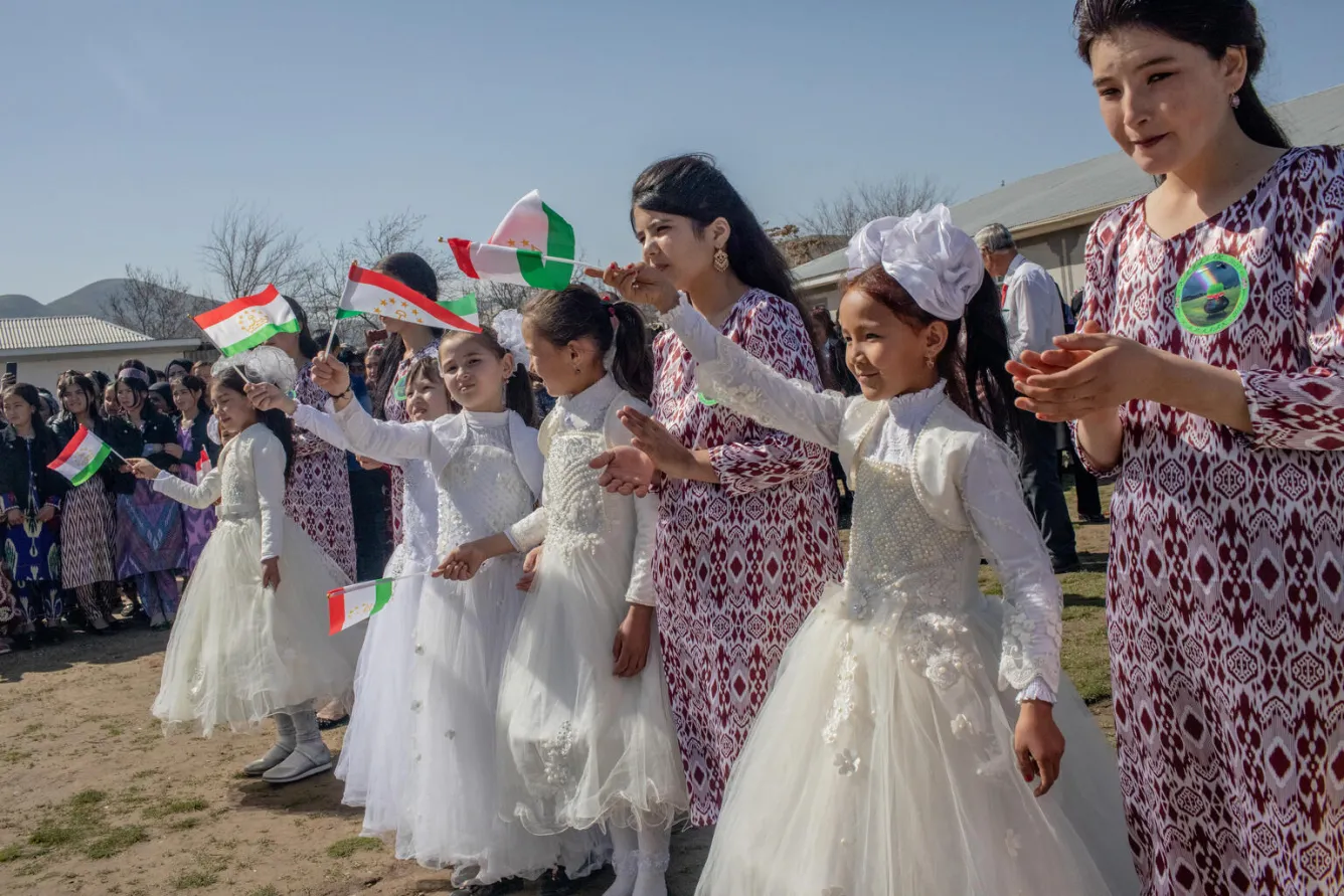 Le Navruz, qui marque le début du printemps, donne lieu à des célébrations dans une école du village de Burmai Poyon.