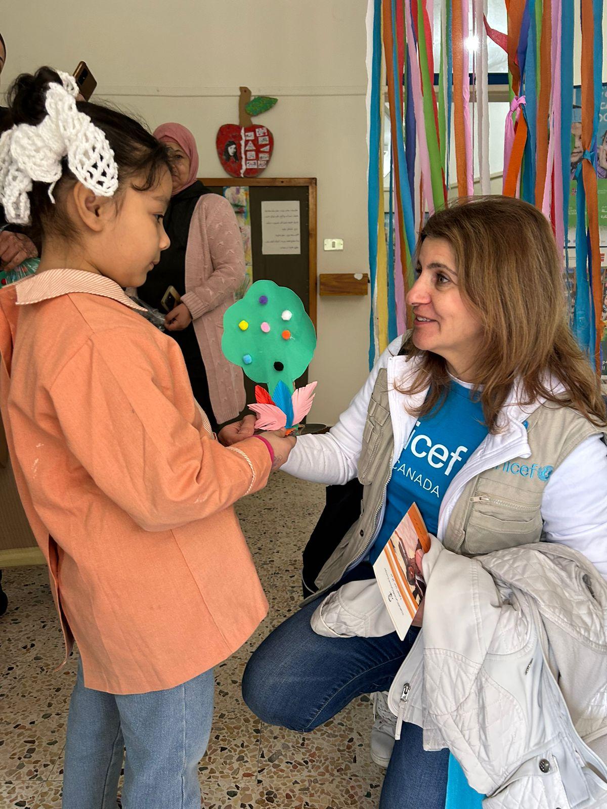 À Aïn El-Hilweh, le plus grand camp de réfugiés palestiniens du Liban, Bayan a rencontré des enfants, des familles et des éducateurs, témoignant de la résilience face au déplacement.