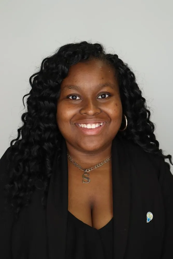Shennel Headshot