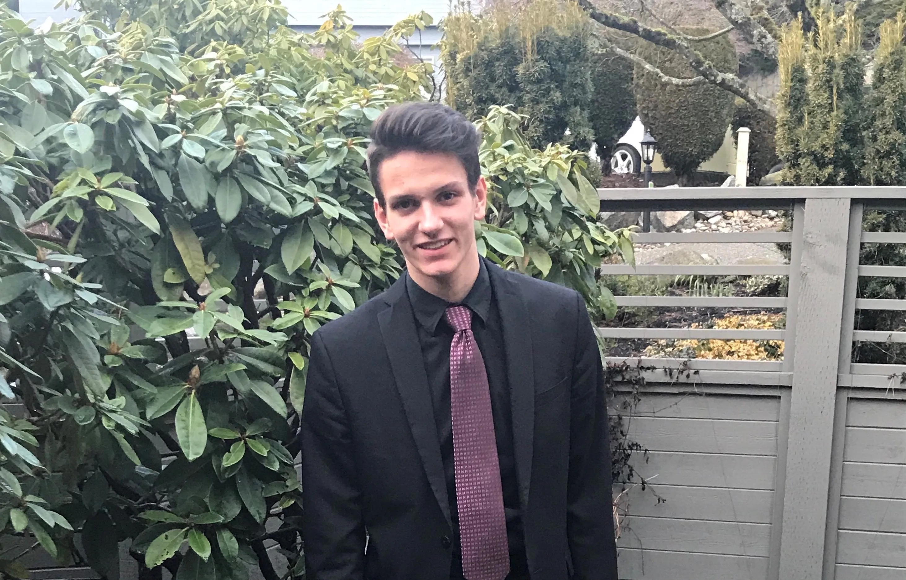 A photo of Augustin in a suit in his backyard, author of the blog