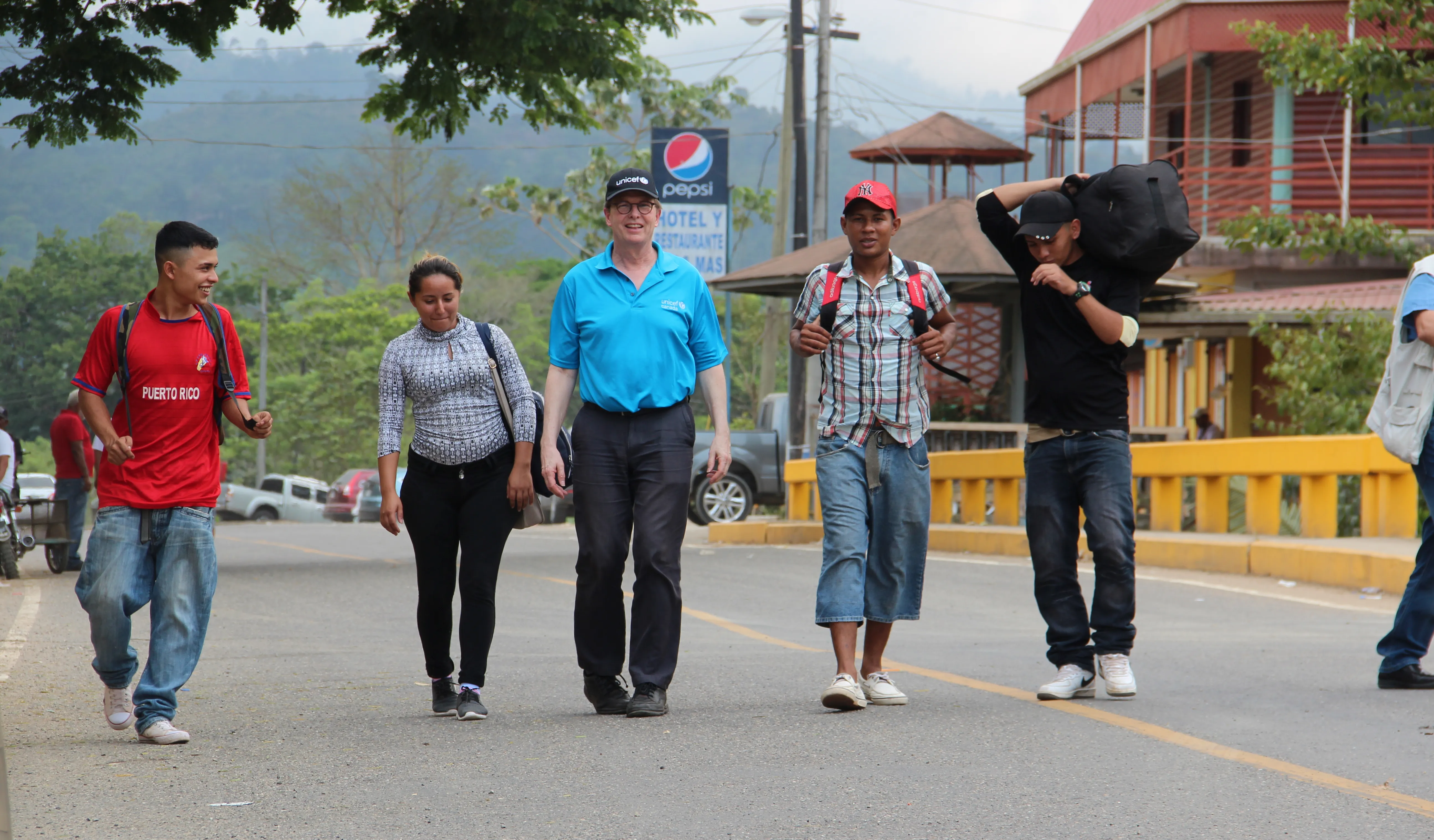 David Morley with Honduran youth migrants.