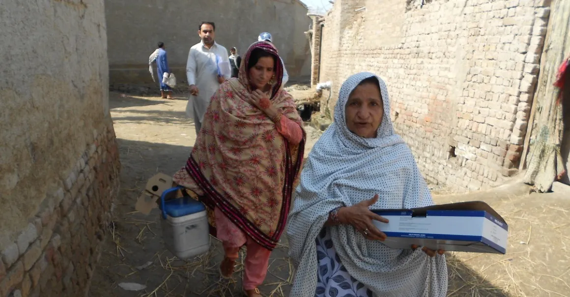 UNICEF-supported "lady health workers" Jameela, right, and Shamul visit the village of Peer Jo Goth in Pakistan's Kambar District to vaccinate women of childbearing age against tetanus.