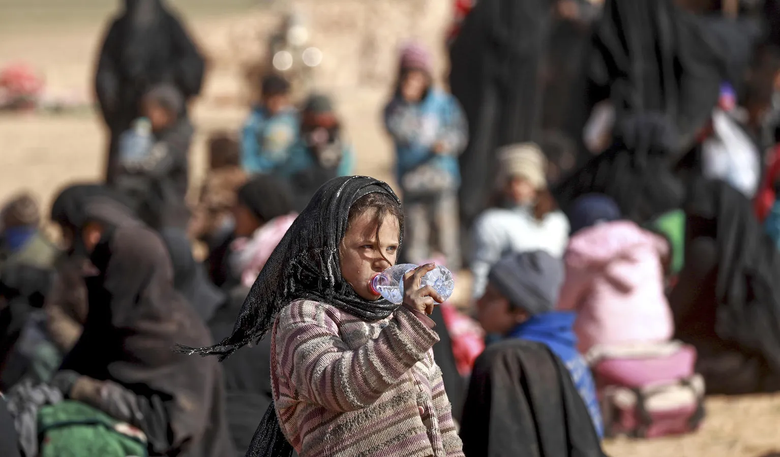 Girl forced to flee her home in Hajin, Syria