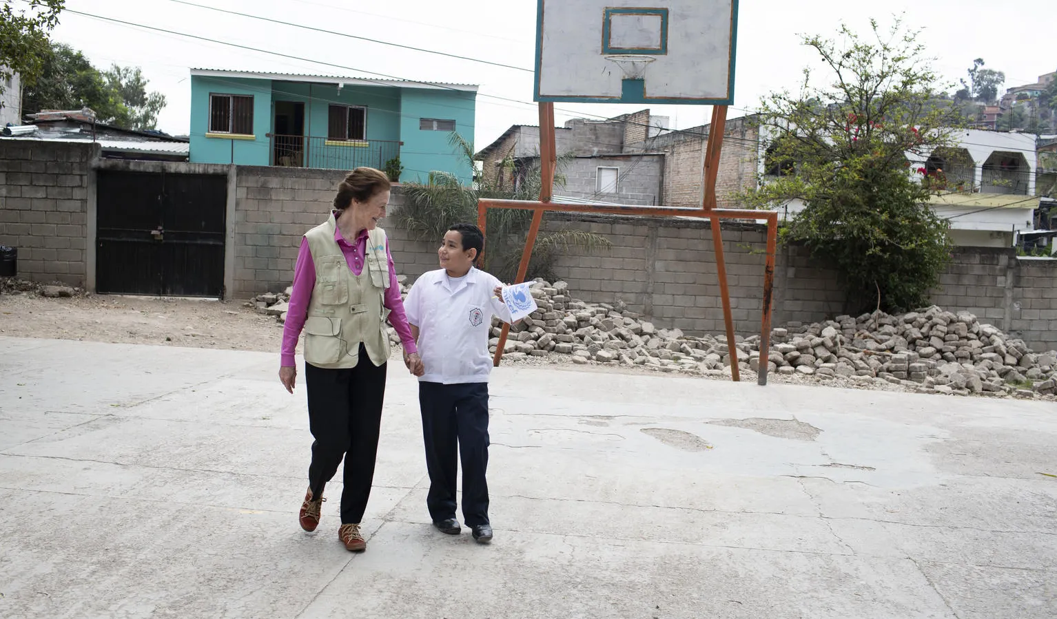 UNICEF Executive director Henrietta Fore with a boy in a school in Honduras