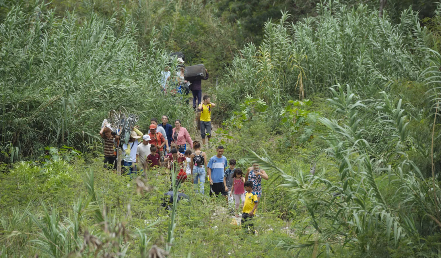 A group of migrants crosses an illegal path between Colombia and Venezuela.