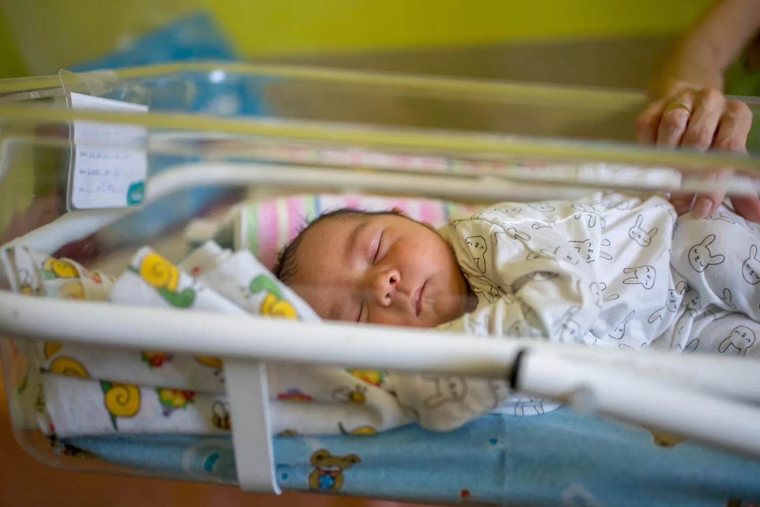 Relief as Ukrainian mothers receive Baby Box supplies