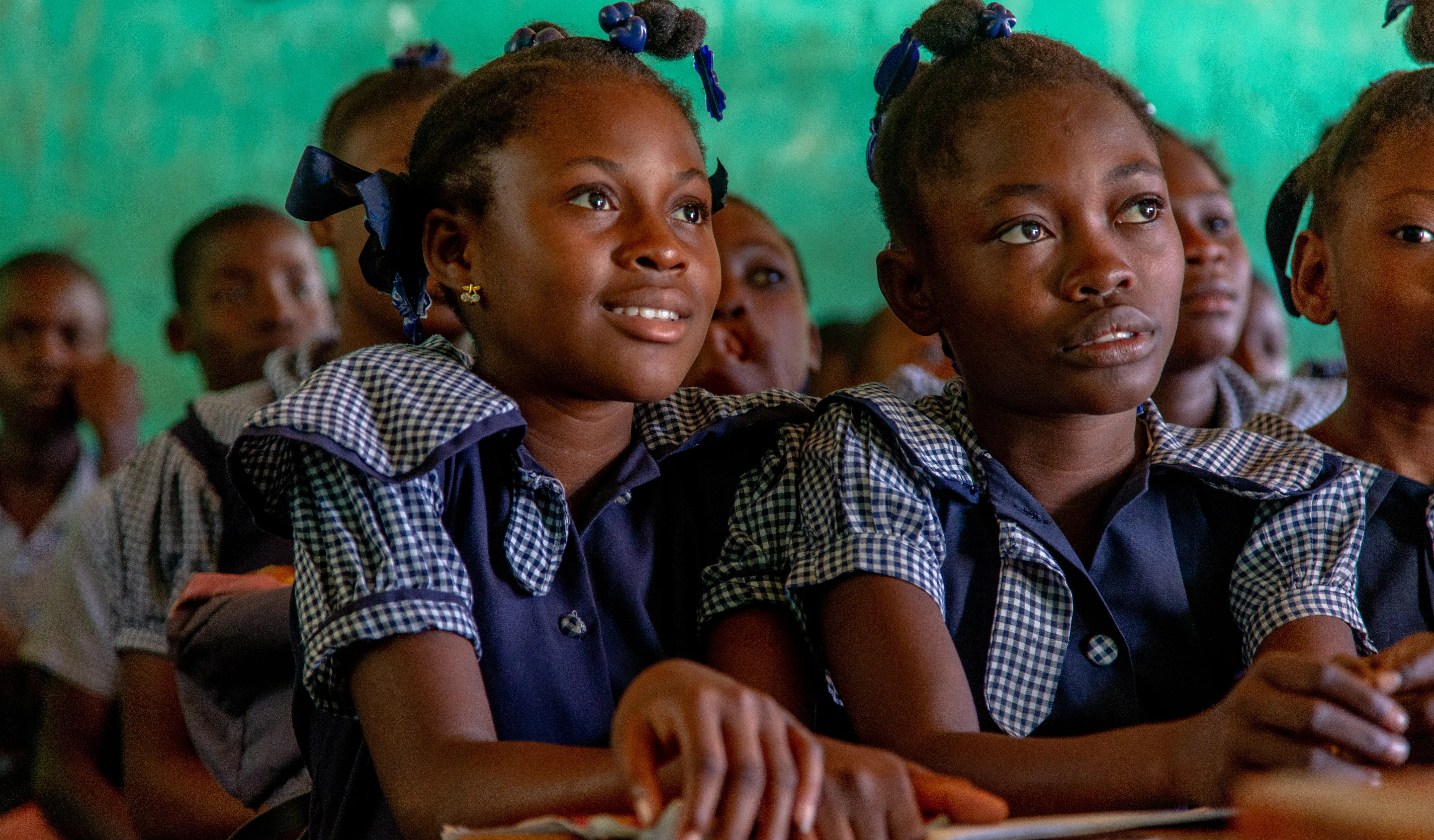 Les enfants reçoivent des fournitures scolaires dans les régions rurales reculées d'Haïti