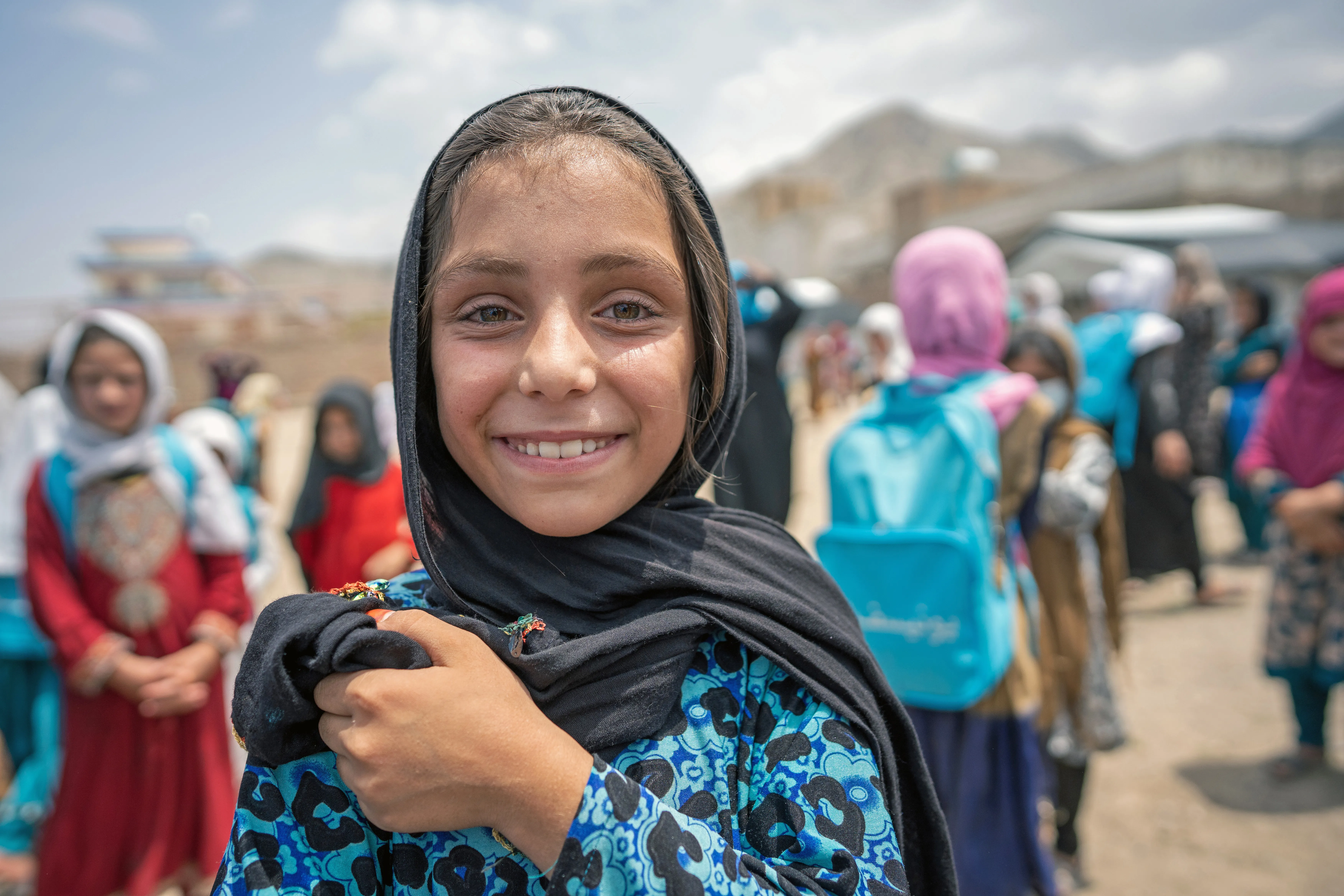 Une jeune fille est photographiée dans un centre d’éducation à gestion communautaire d’UNICEF dans la province de Kaboul, Afghanistan.