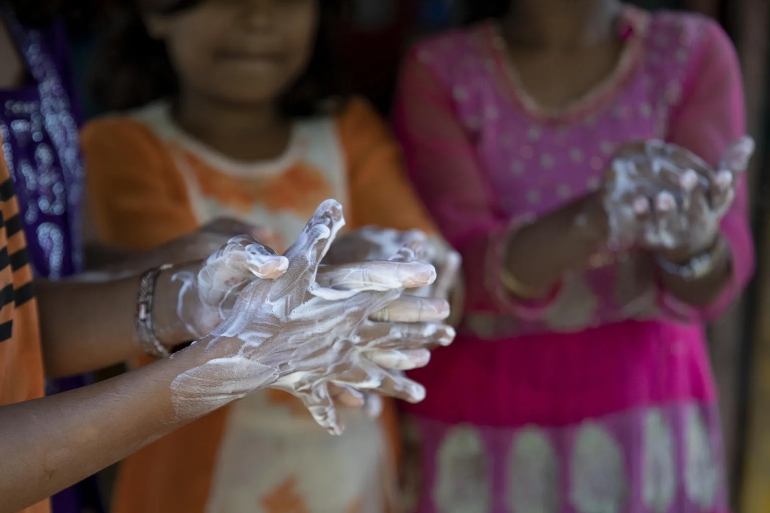 Rohingya children practice handwashing exercises.
