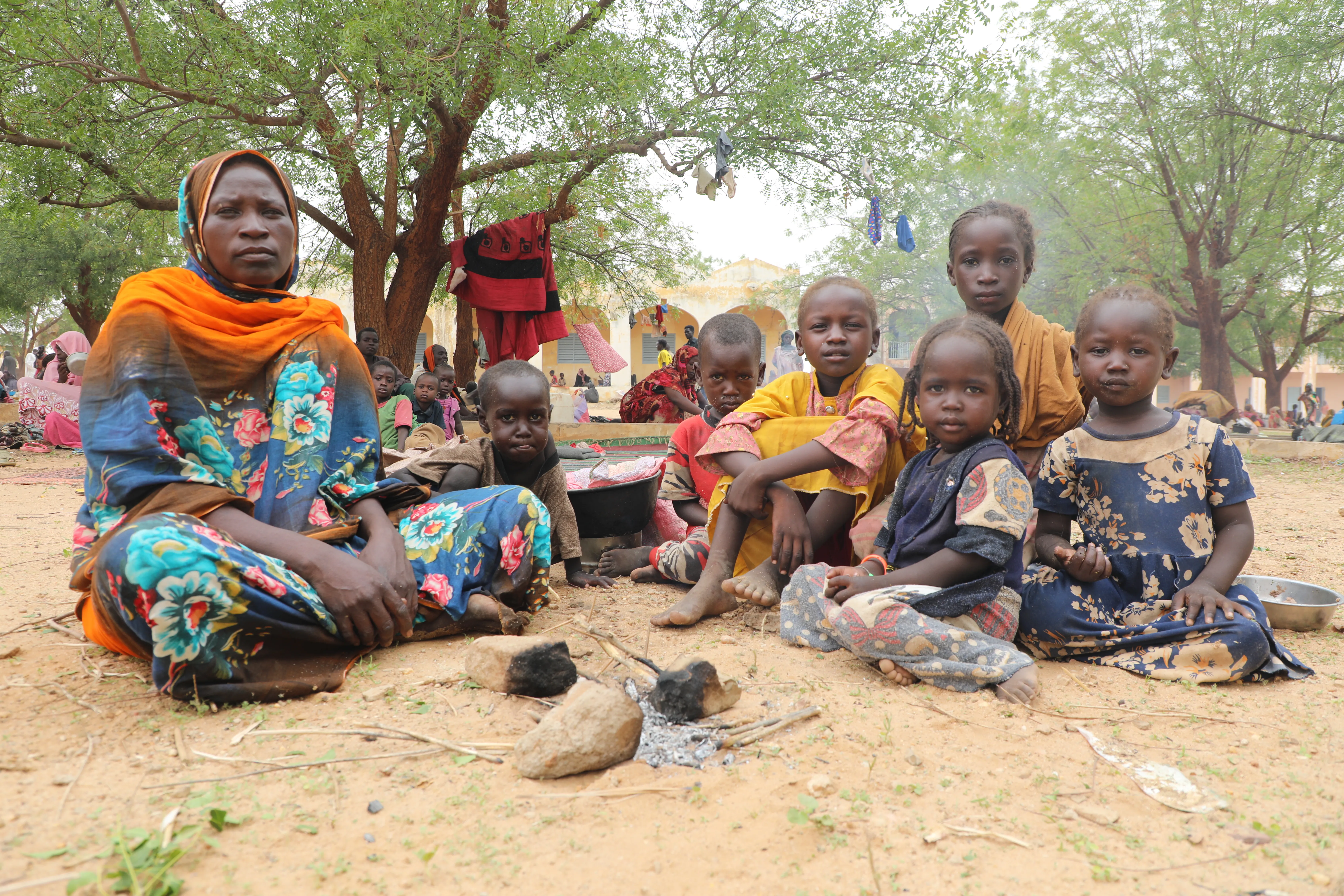 On 17 June 2023, Sudanese refugee Fatna Ibrahim Daoud, 35, a mother of 7, is sheltering in the shade in Adre, the Chadian city bordering Sudan. She fled the fighting with her 7-year-old daughter Isra. 