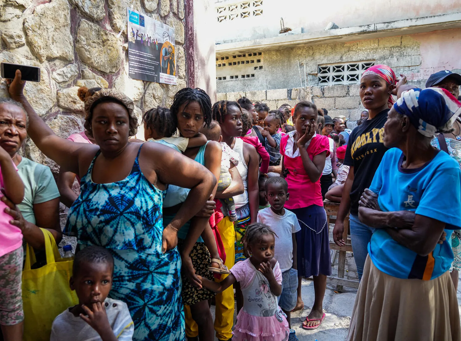 In the heart of Port-au-Prince, the capital of Haiti, escalating violence has become a grim reality. In less than two weeks, this violence has led to the displacement of 2,500 people, with most of them being women and children.