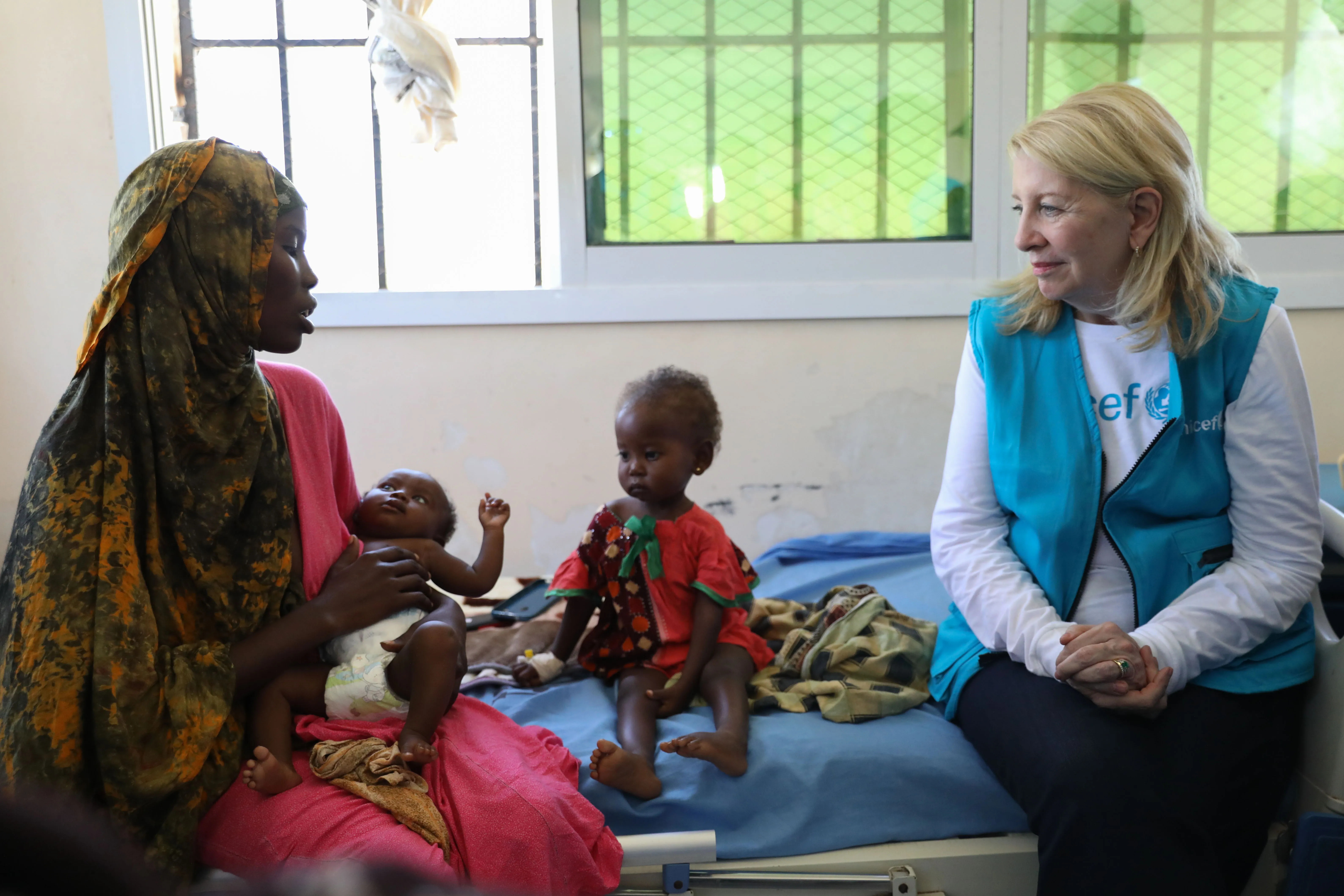 UNICEF Executive Director Catherine Russell speaks with a mother whose children are receiving nutrition support in Somalia.