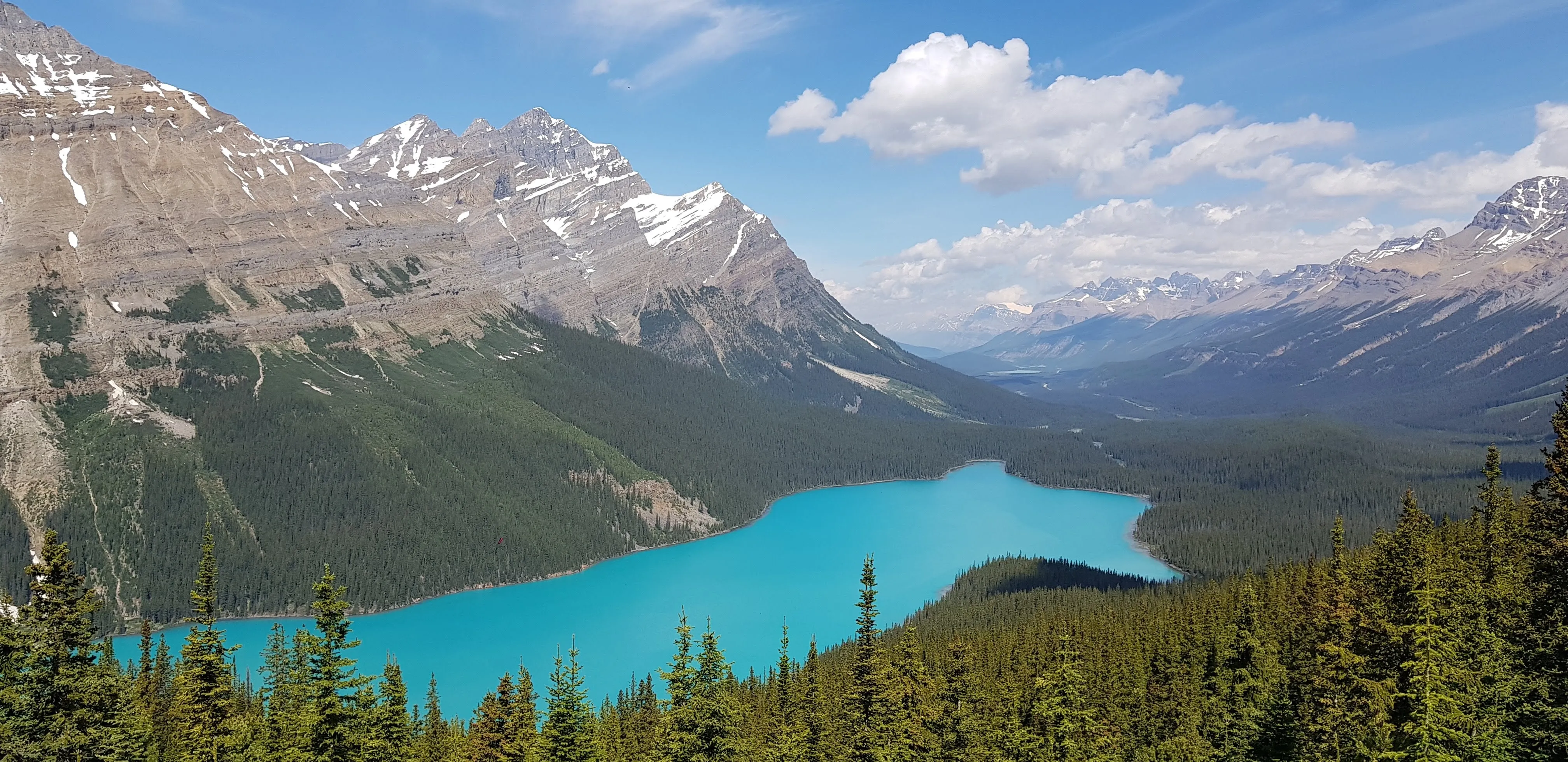 Picturesque bright blue lake in Canada surrounded by mountains