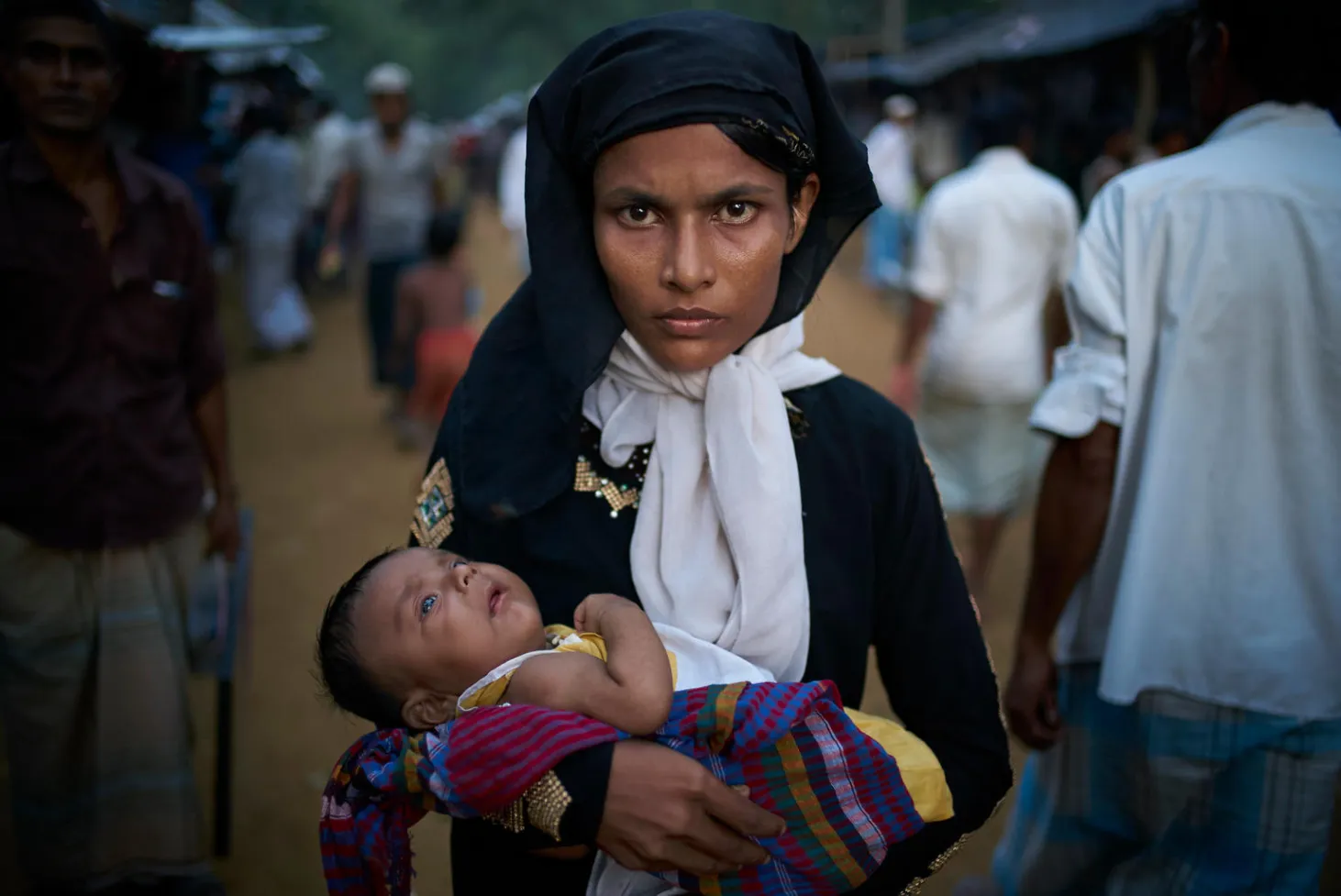 Une mère rohingya et son bébé
