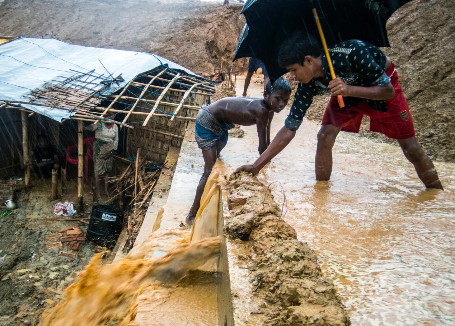 rohingya refugees working to stabilize their homes