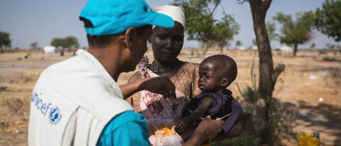 Des tests de dépistage de la malnutrition sont effectués pendant la famine qui a frappé le Soudan du Sud en 2017.