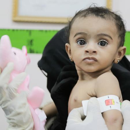 The child Imetanan Taha is 7 months old is being screened for malnutrition while visiting AlQutaee Stabilization Therapeutic Feeding Centre in AlMarawi’ah district, Hudaydah Gov, Yemen.