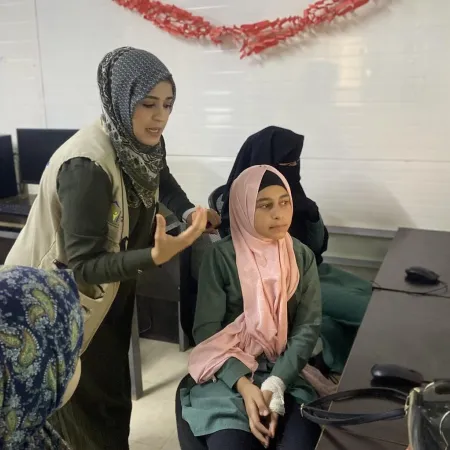 Hanadi teaches Syrian children computer skills at a UNICEF Jordan supported Makani center in Za’atari refugee camp.