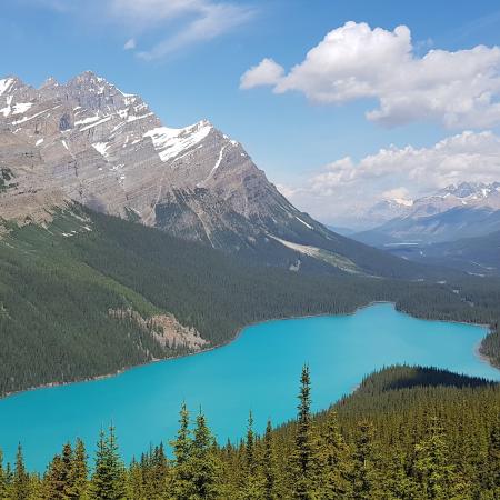 Picturesque bright blue lake in Canada surrounded by mountains