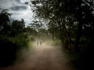 children on the road in Bangui outskirts