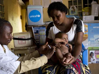 vaccination dans une clinique en RDC