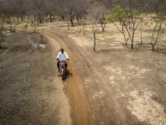 UNICEF staffer Adama rides his motorbike to vaccinate children.