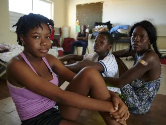 enfants déplacés par l'ouragan dorian au Bahamas