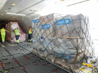 UNICEF aid bound for Venezuela is loaded onto a cargo plane. 