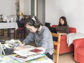 Xiaoyu attends afternoon classes.