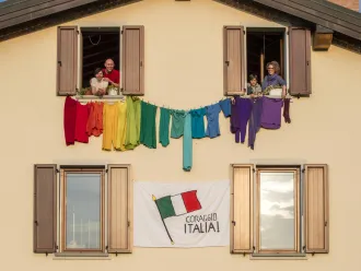 Children in Italy use clothes to send a message of support to their neighbours.