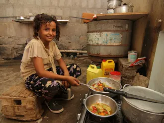 Muna cooks at home.