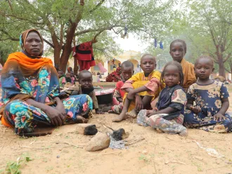 On 17 June 2023, Sudanese refugee Fatna Ibrahim Daoud, 35, a mother of 7, is sheltering in the shade in Adre, the Chadian city bordering Sudan. She fled the fighting with her 7-year-old daughter Isra. 