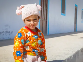 Three-year-old Loli Abdel Qader stands at the UNICEF-supported mobile clinic in Yemen. 