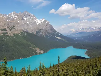 Picturesque bright blue lake in Canada surrounded by mountains